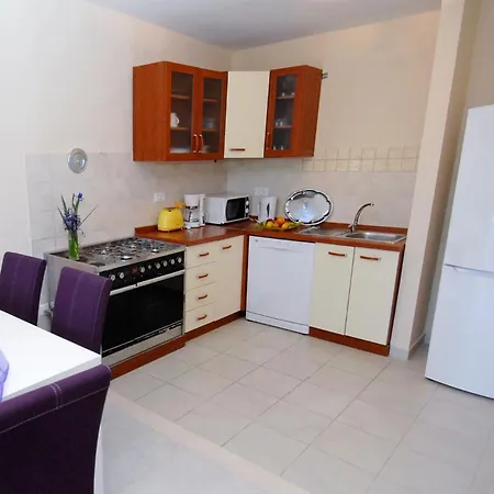 With Parking Space - 4732 Дубровник