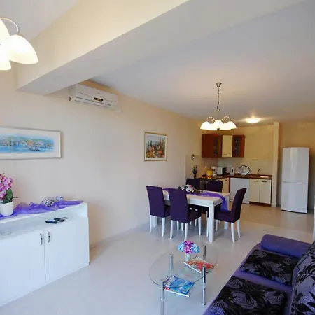 Апартаменты With Parking Space - 4732 *