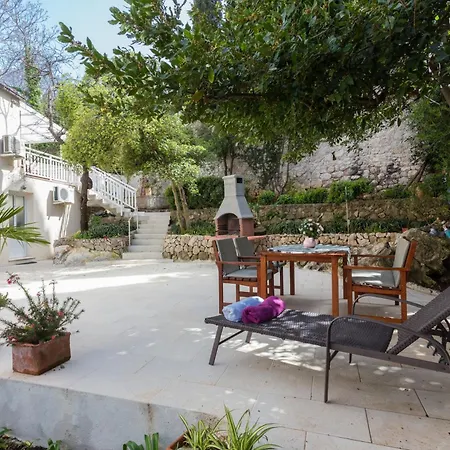 With Parking Space - 4732 Дубровник