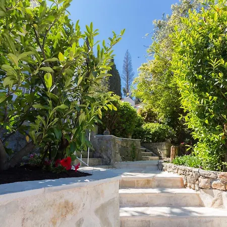 With Parking Space - 4732 Дубровник