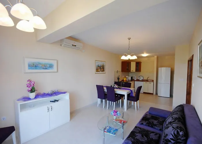 Appartement With Parking Space - 4732 *